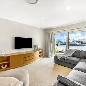 By The Canal - Runaway Bay Holiday home Gold Coast